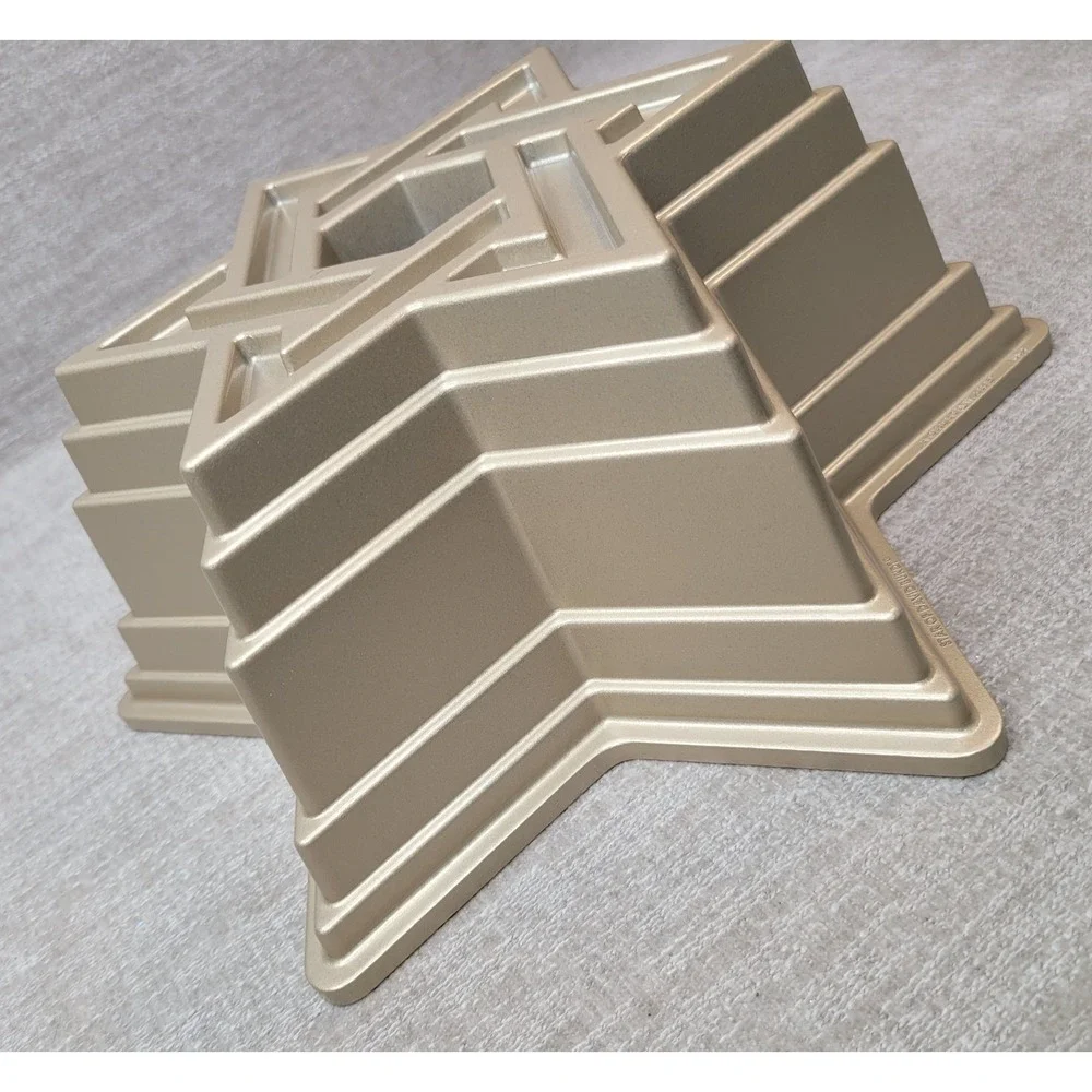 Williams Sonoma Star of David Bundt Cake Pan Nordic Ware‎ Gold Bakeware